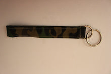 Load image into Gallery viewer, Camo Wristlet
