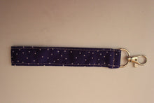 Load image into Gallery viewer, Polka dot Wristlet
