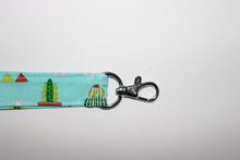 Load image into Gallery viewer, Lama Wristlet
