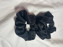 Load image into Gallery viewer, Black Silk Srunchie
